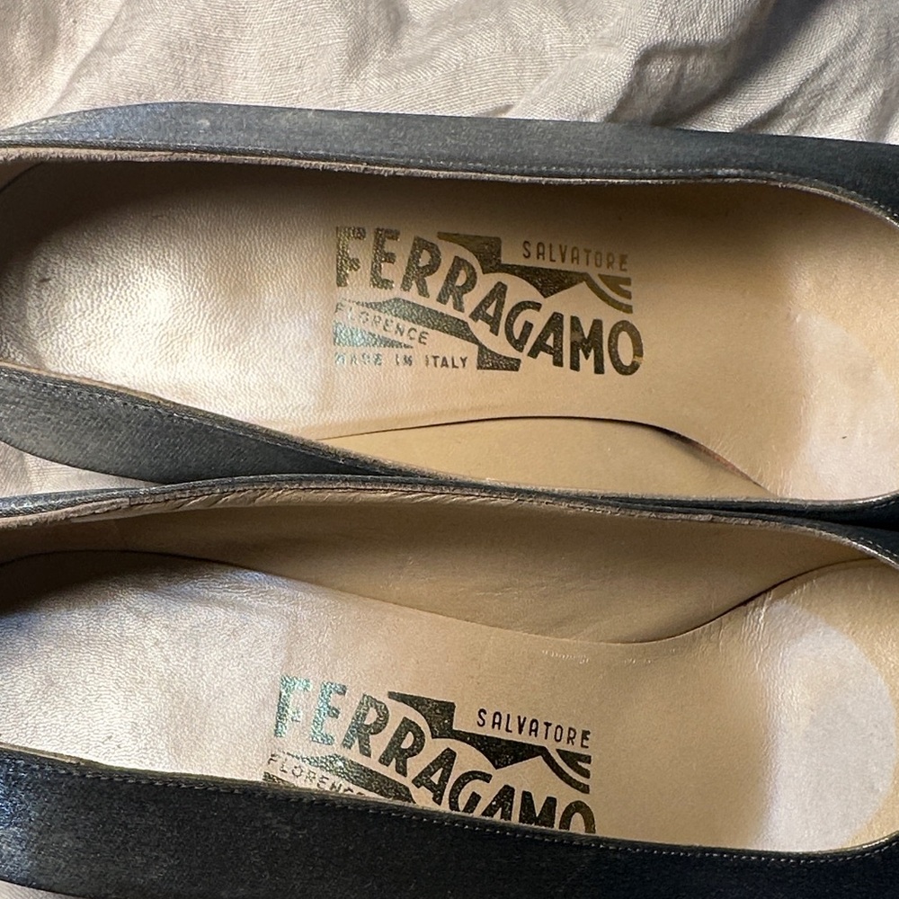 Salvatore Ferragamo glittery satin silver pumps, size 7.5